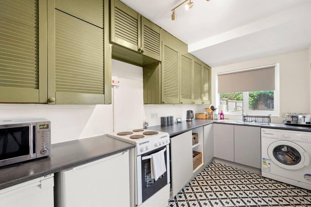 Aesthetic Cambridge Cottage Sleeps 5! Exterior photo